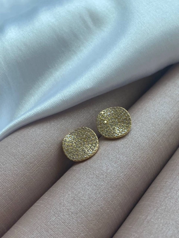 Brinco círculo 1,3cm com ondulações todo cravejado de zircônias cristais banhado ouro 18