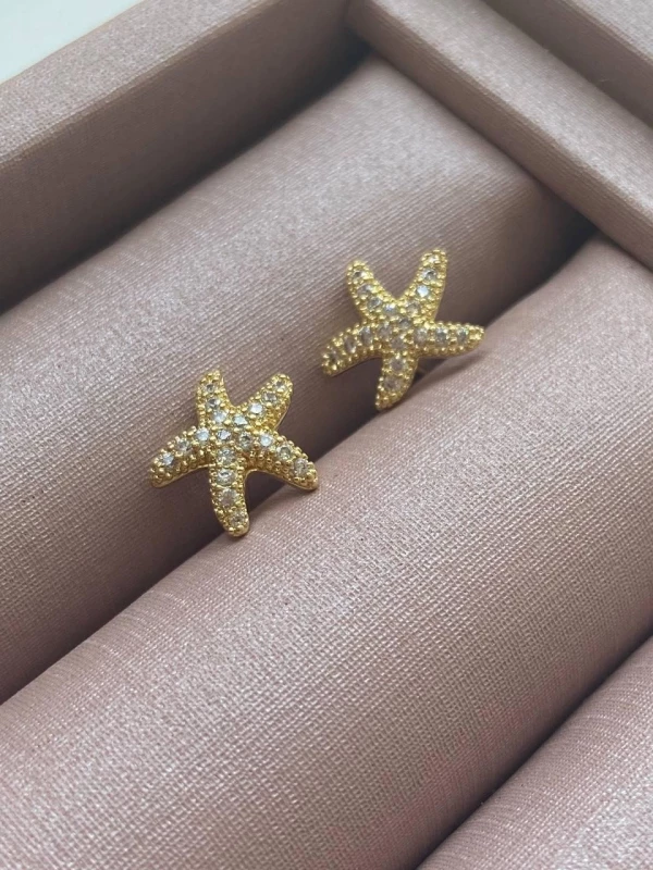 Brinco estrela do mar 1,3cm toda cravejada de zircônias cristais banhado ouro 18